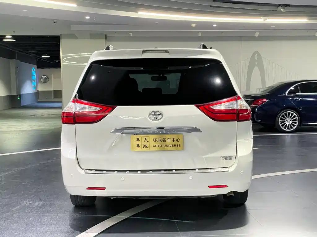TOYOTA SIENNA
