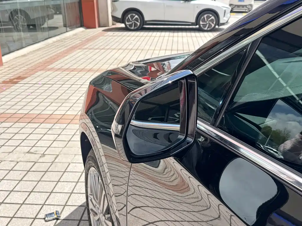 Cadillac XT6 2022 2.0T мест Luxury