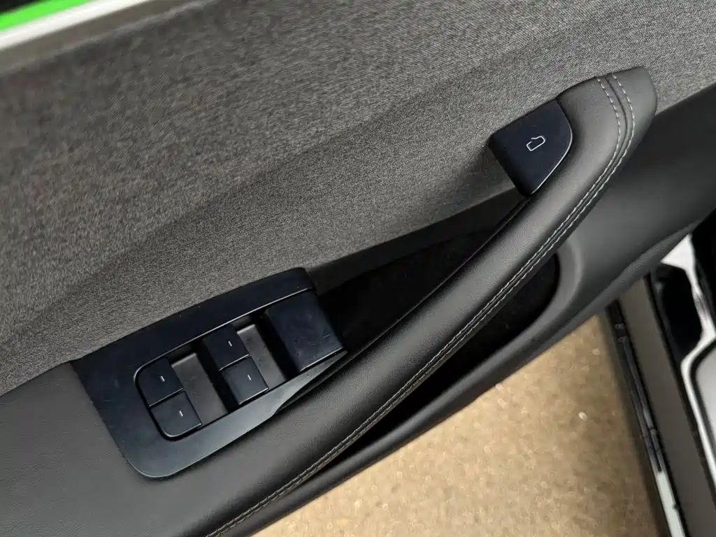 Tesla Model 3 — миниатюра 13