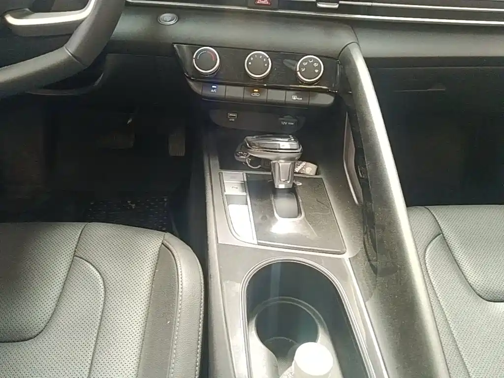 Hyundai Elantra — миниатюра 14