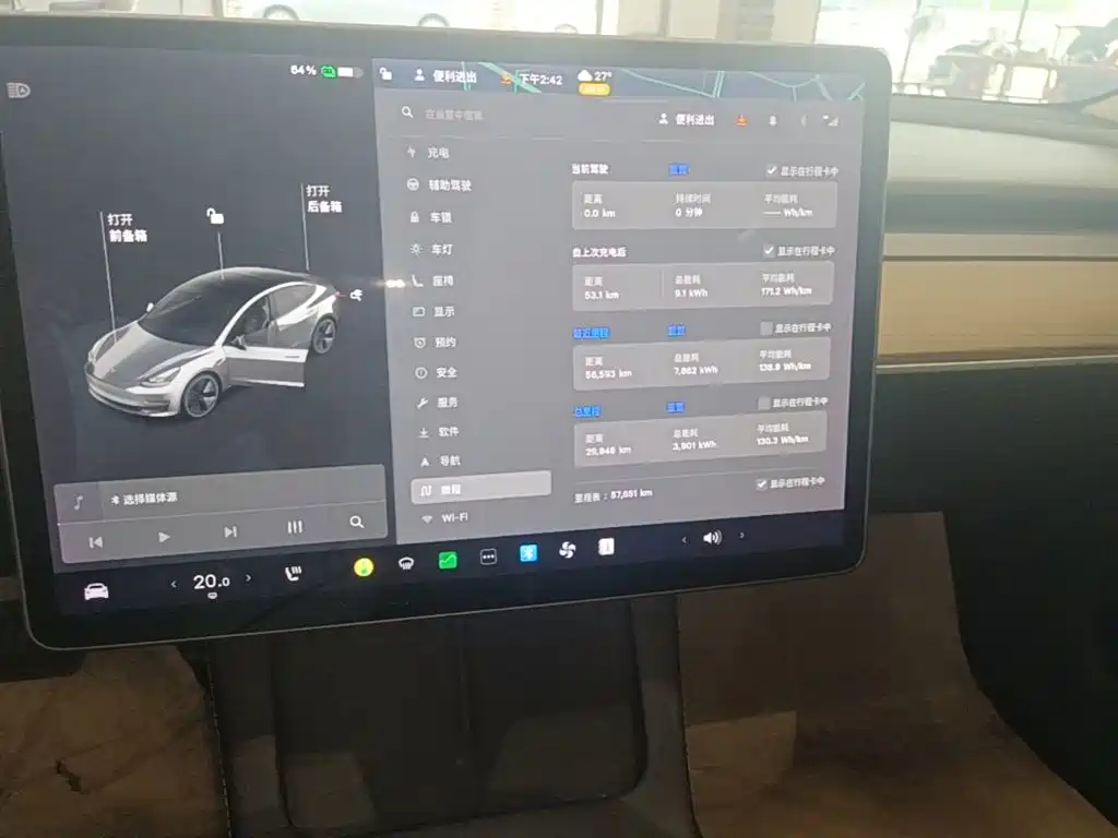 Tesla Model 3 — миниатюра 12