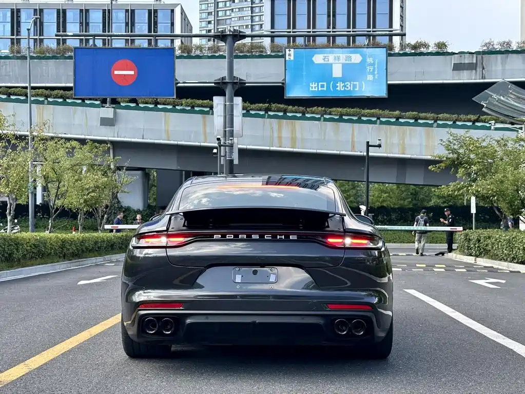 PORSCHE PANAMERA