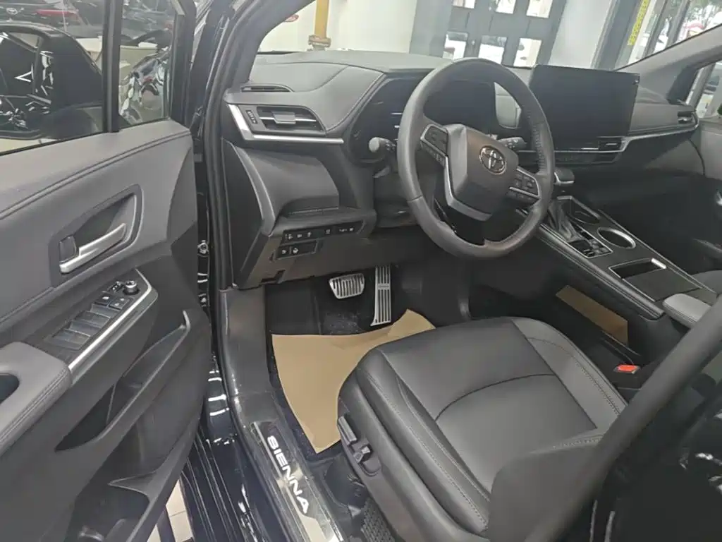 Toyota Sienna — миниатюра 16