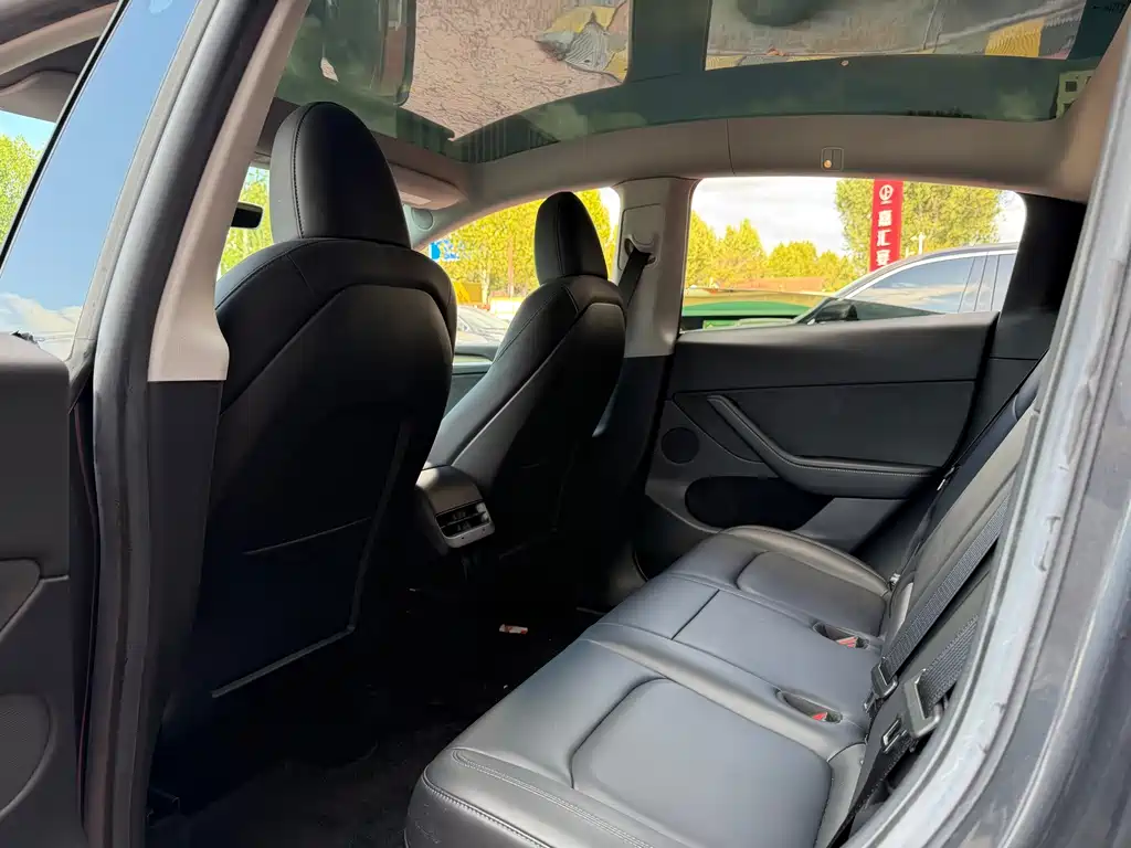 Tesla Model Y — миниатюра 14