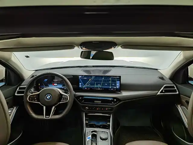 BMW i3 2025 eDrive 35 L