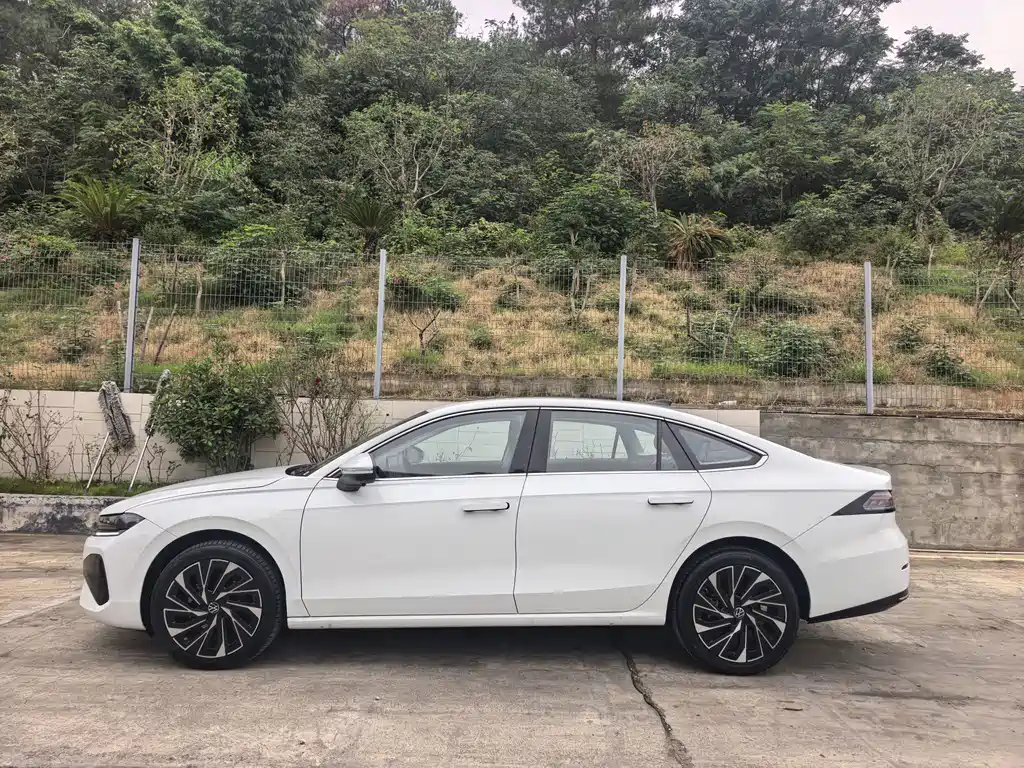 Volkswagen Sagitar — миниатюра 4