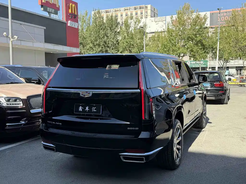 Cadillac Escalade — миниатюра 10