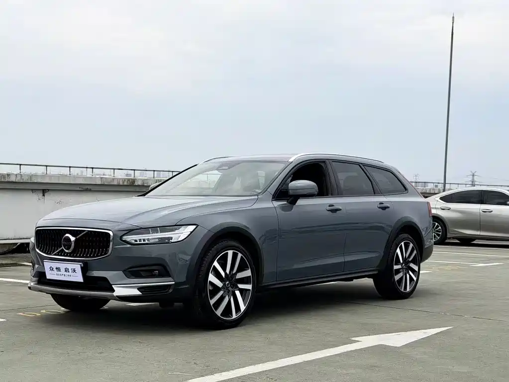 Volvo V90 2022