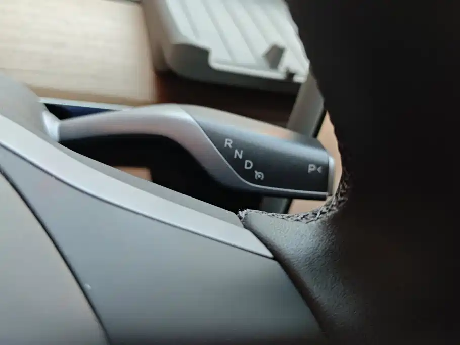 Tesla Model Y — миниатюра 16