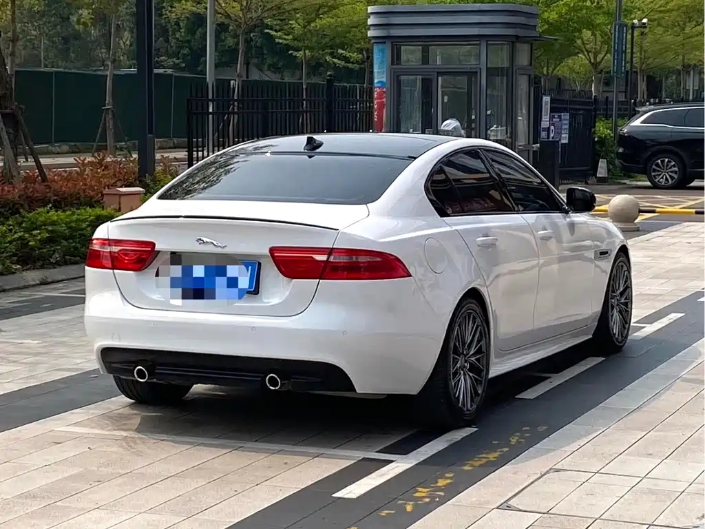 Jaguar XE — миниатюра 8