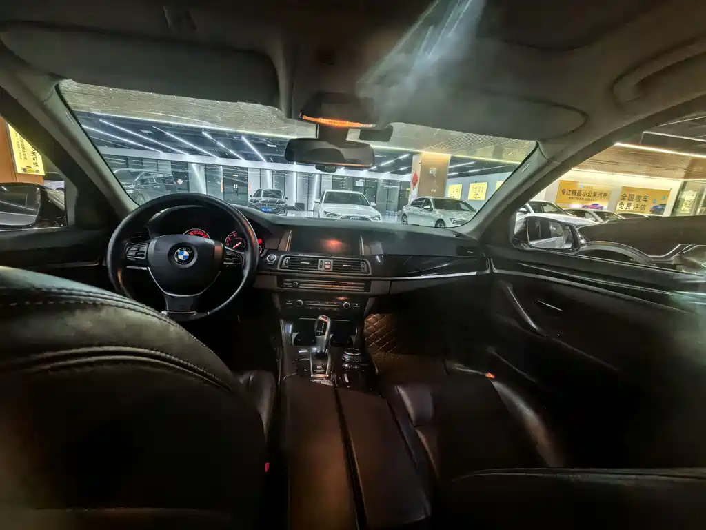 BMW 5 Series — миниатюра 6