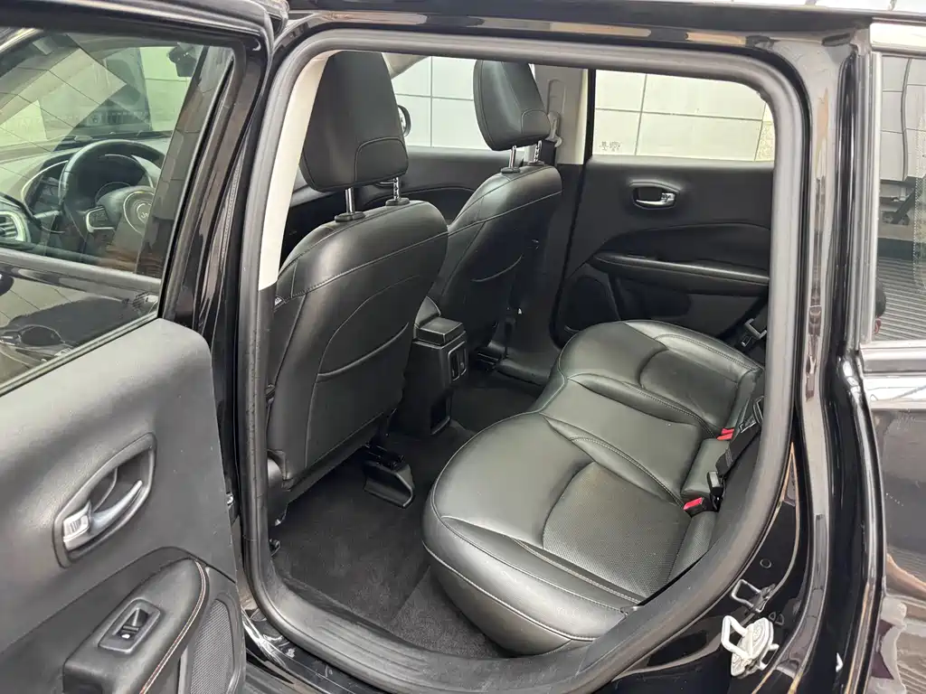 Jeep Compass — миниатюра 7