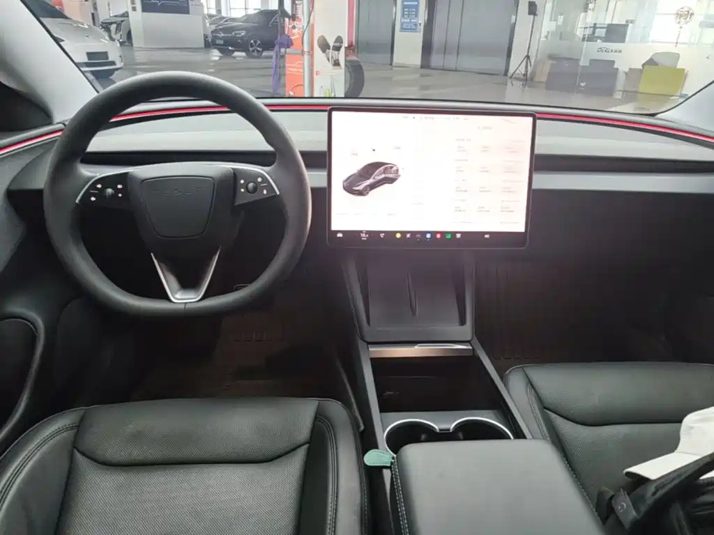 Tesla Model 3 — миниатюра 10