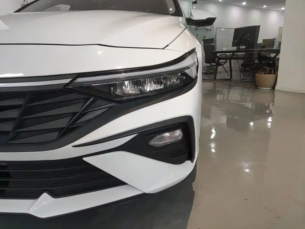 Hyundai Elantra — миниатюра 24