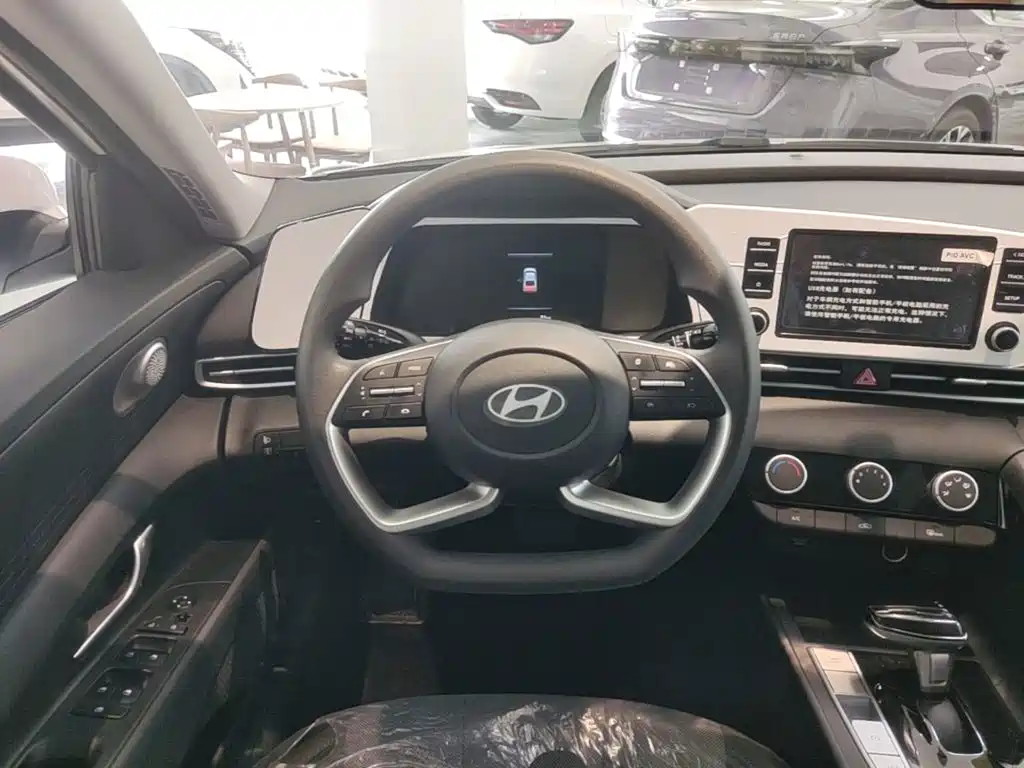 Hyundai Elantra — миниатюра 11