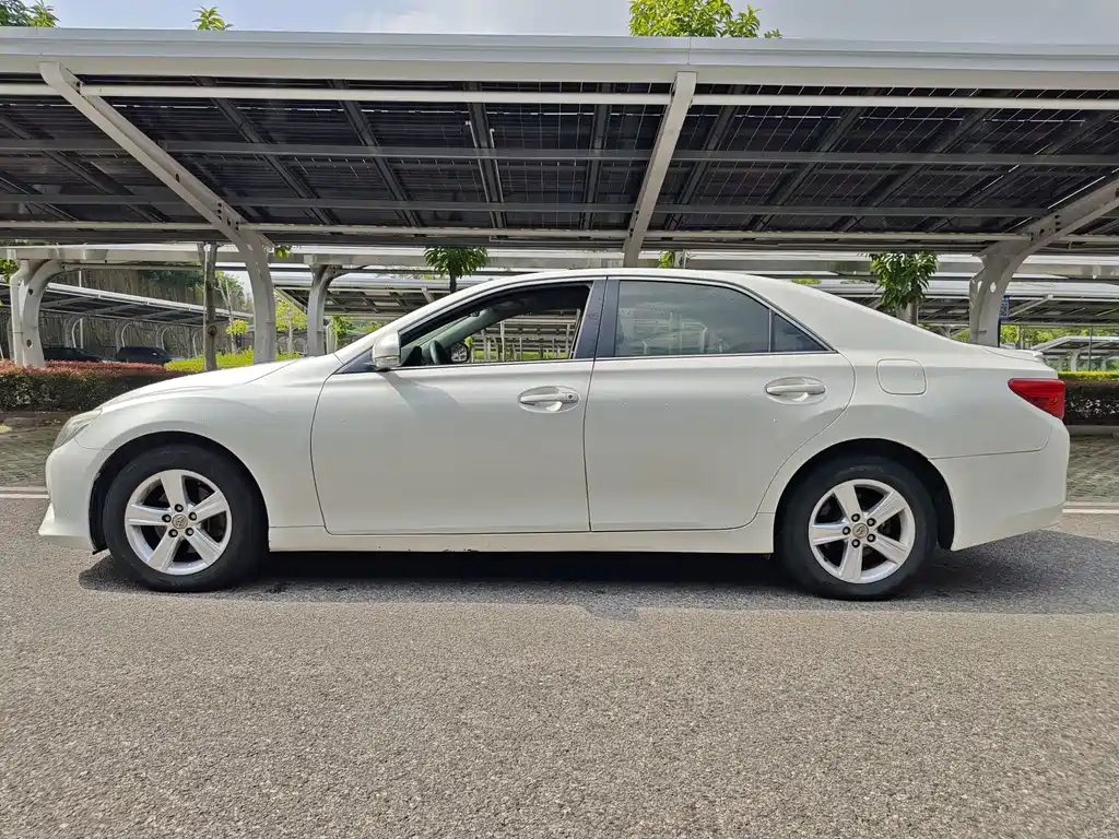 Toyota Reiz — миниатюра 8