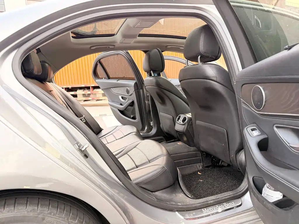 Mercedes-Benz C-Class — миниатюра 6