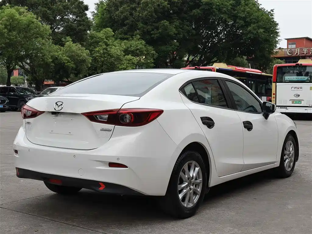 Mazda Mazda3 3 2017 1.5L AT Luxury V