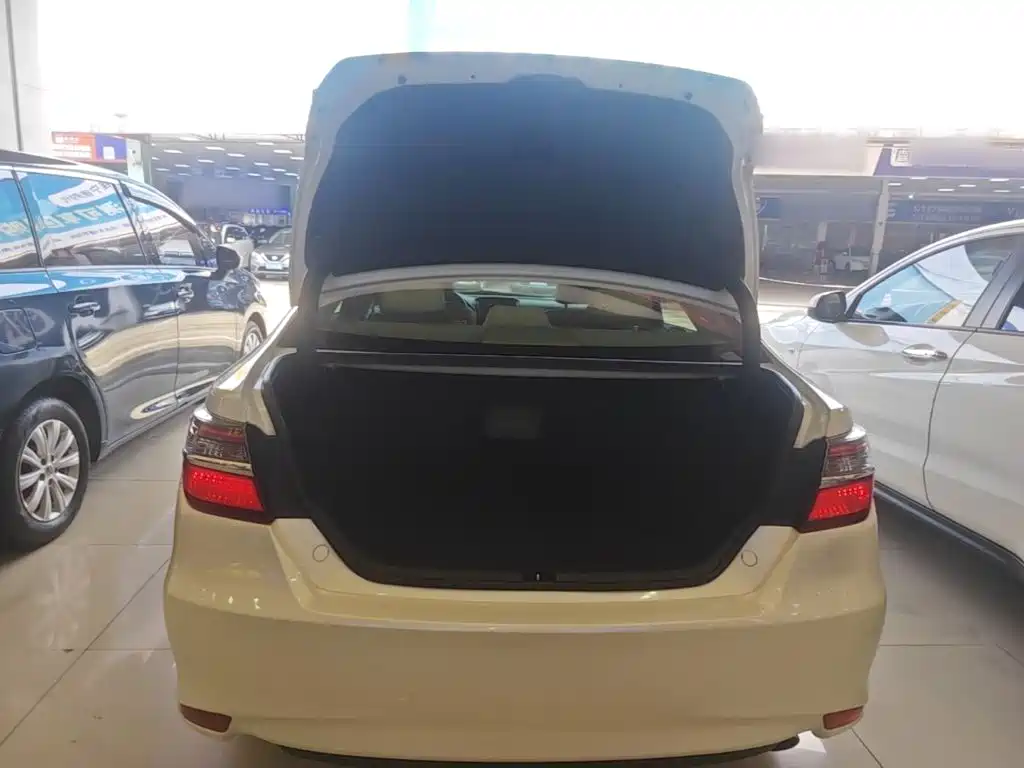Toyota Camry — миниатюра 19