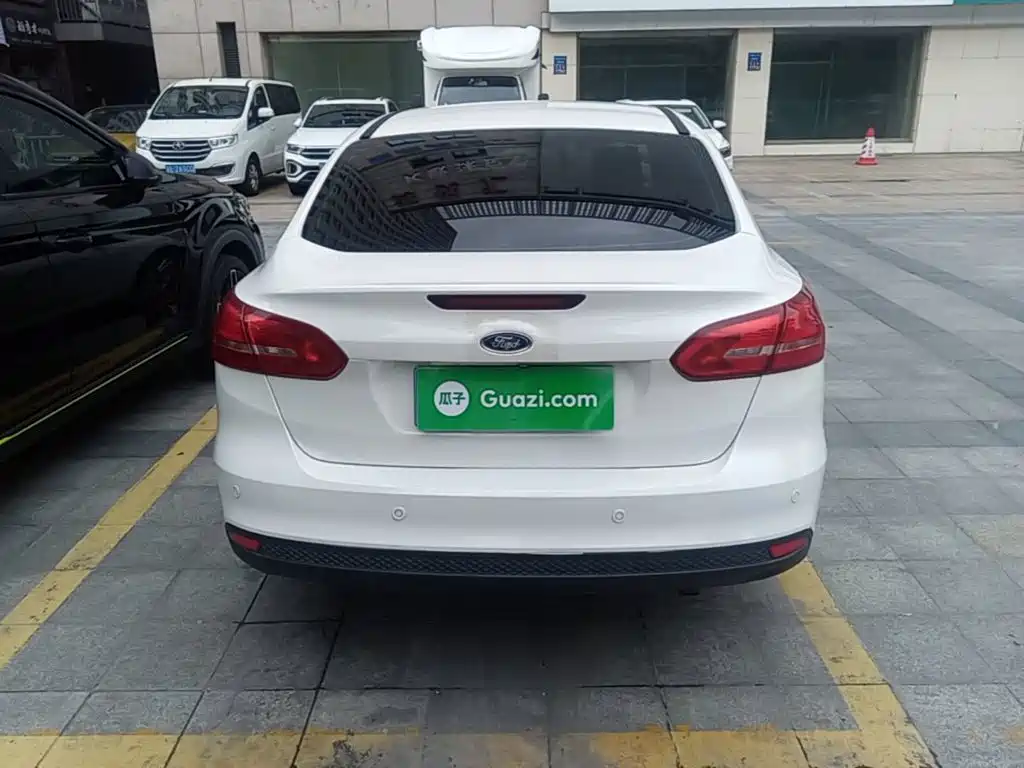 Ford Focus 2015 1.6L AT