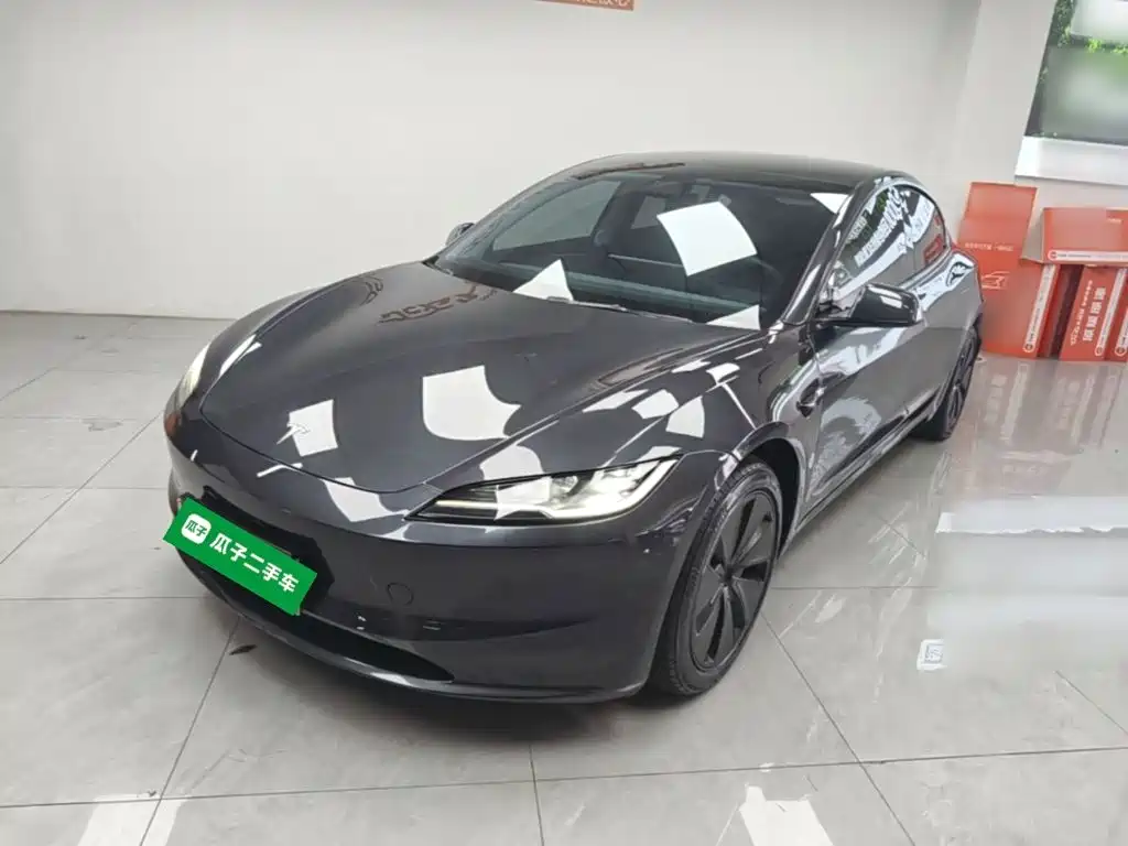 Tesla Model 3 — миниатюра 2