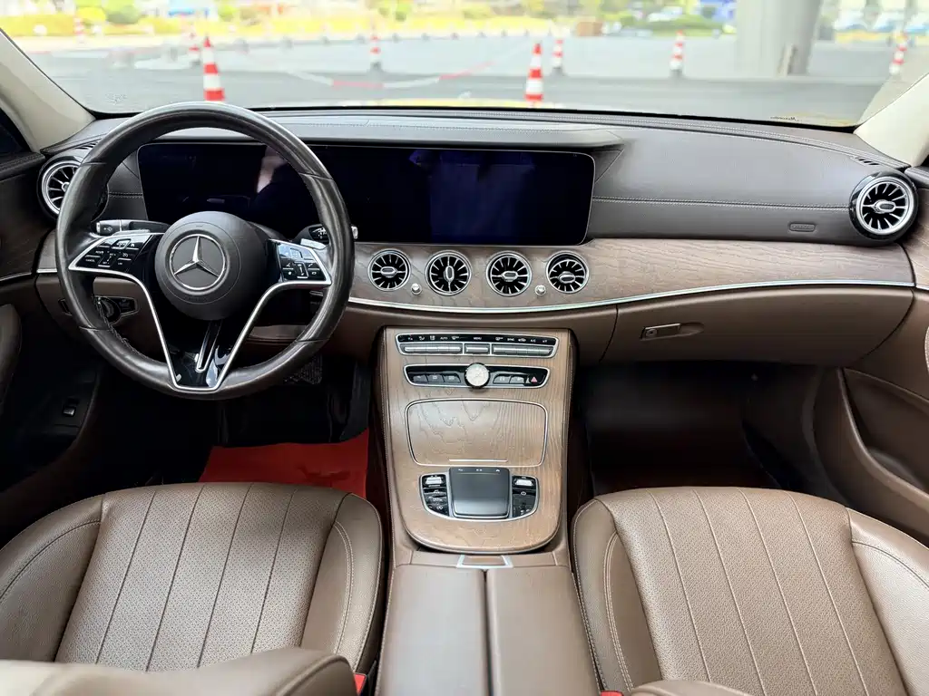 Mercedes-Benz E-Class — миниатюра 12
