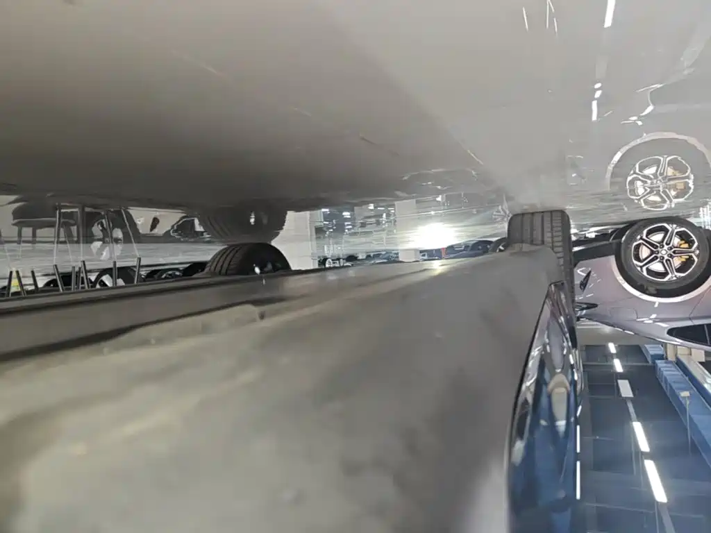 Tesla Model Y — миниатюра 21