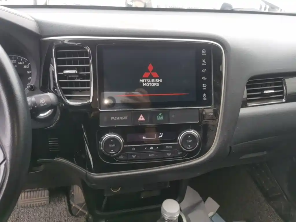 Mitsubishi Outlander — миниатюра 13
