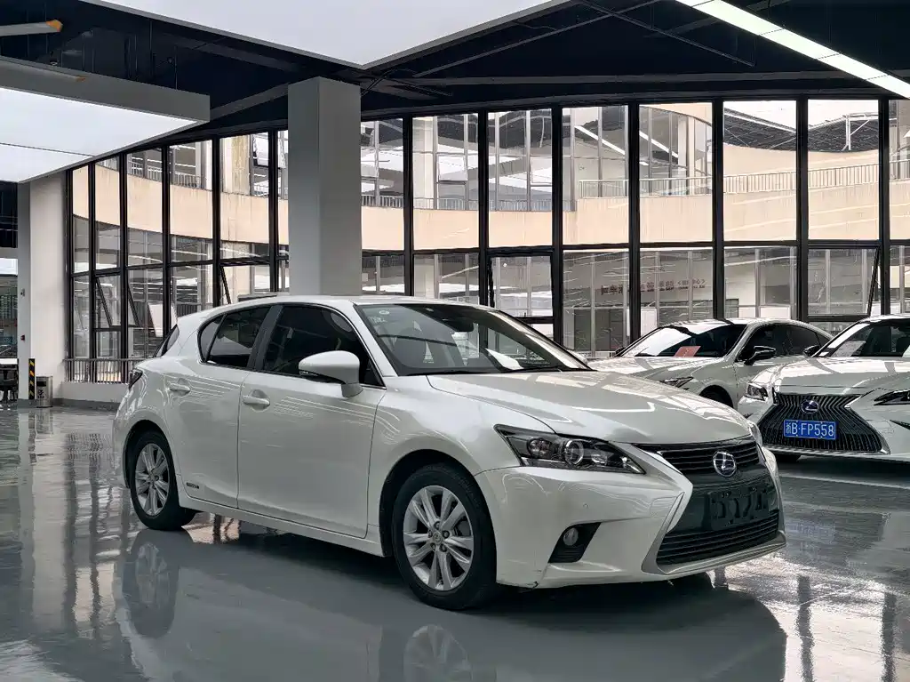 Lexus CT — миниатюра 3