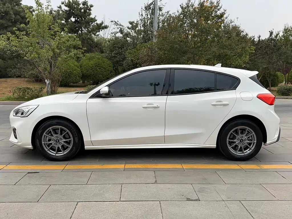 Ford Focus — миниатюра 8