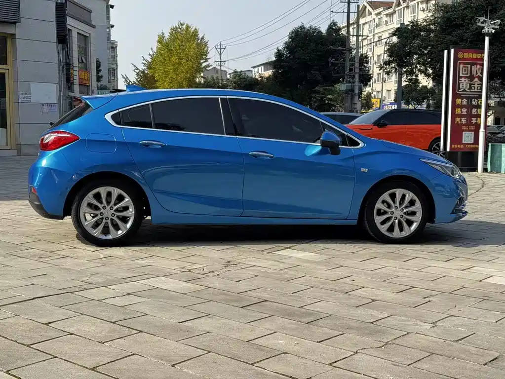 CHEVROLET CRUZE