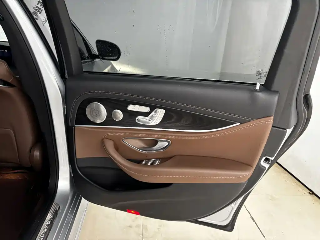 Mercedes-Benz E-Class — миниатюра 22