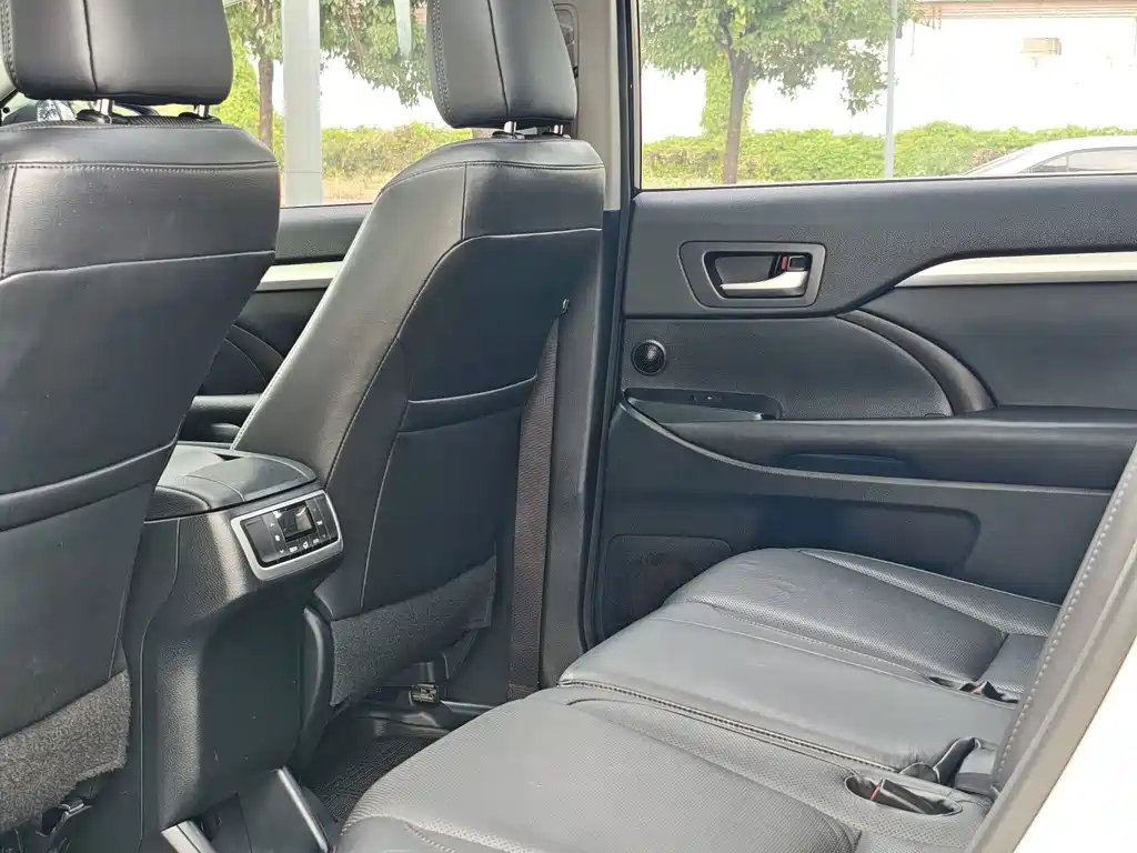 Toyota Highlander — миниатюра 12