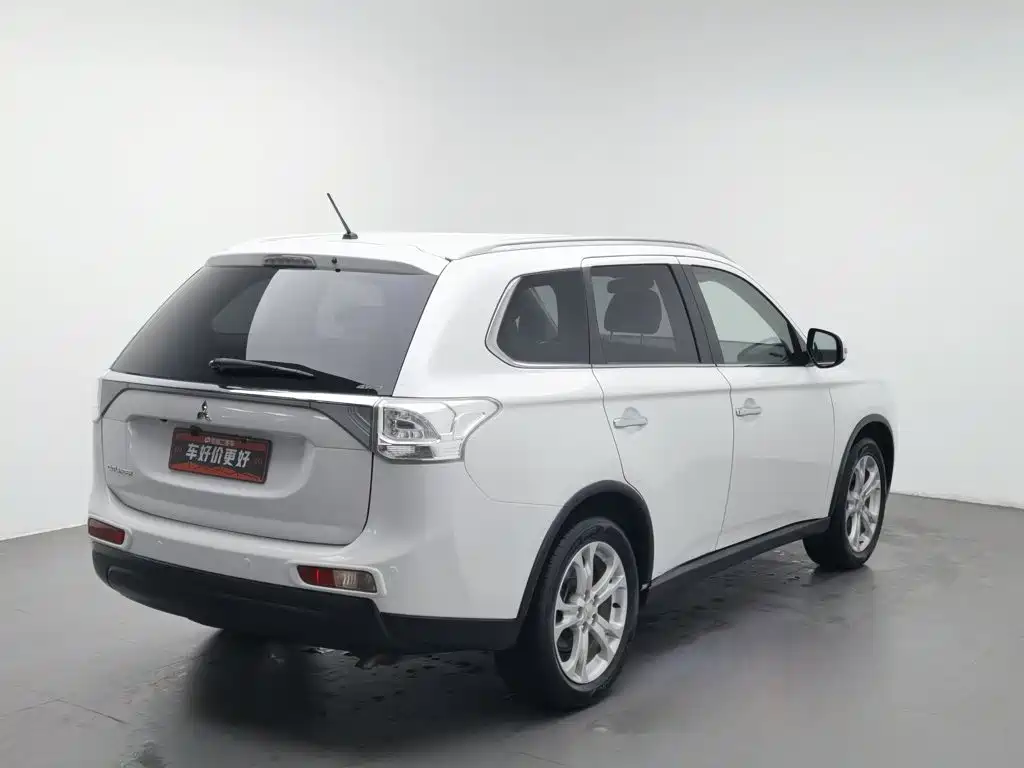 Mitsubishi Outlander (Import) — миниатюра 2