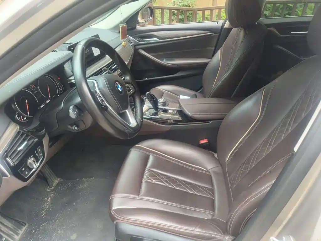 BMW 5 Series — миниатюра 8