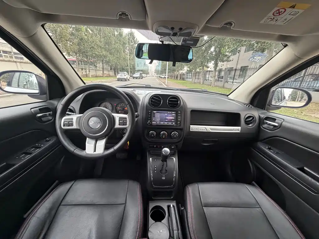 Jeep Compass (Import) — миниатюра 4