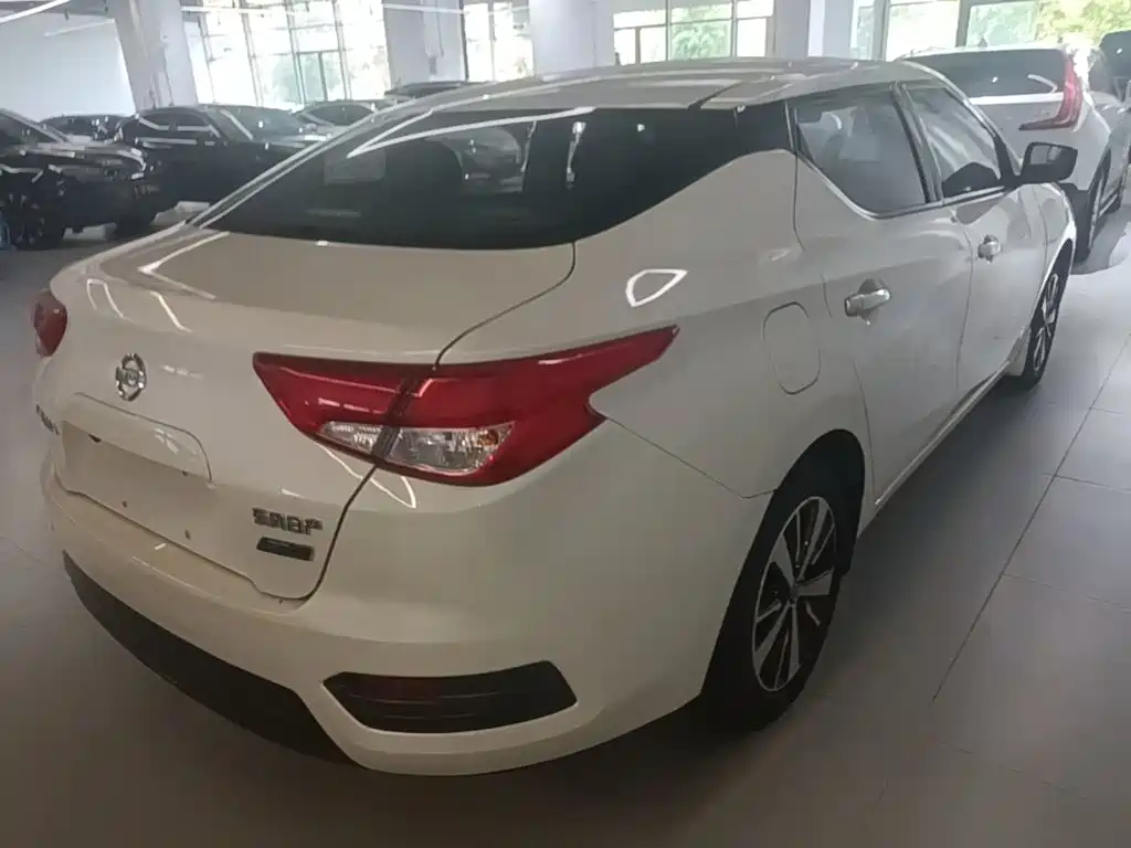 Nissan Bluebird — миниатюра 7
