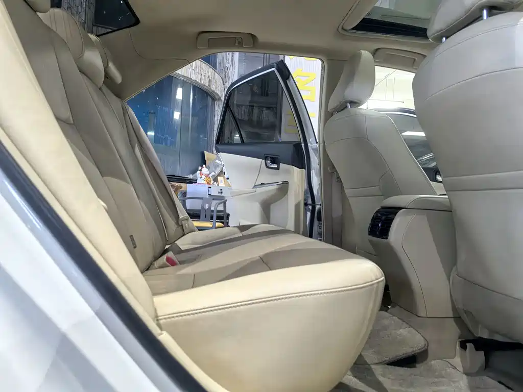 Toyota Camry — миниатюра 14