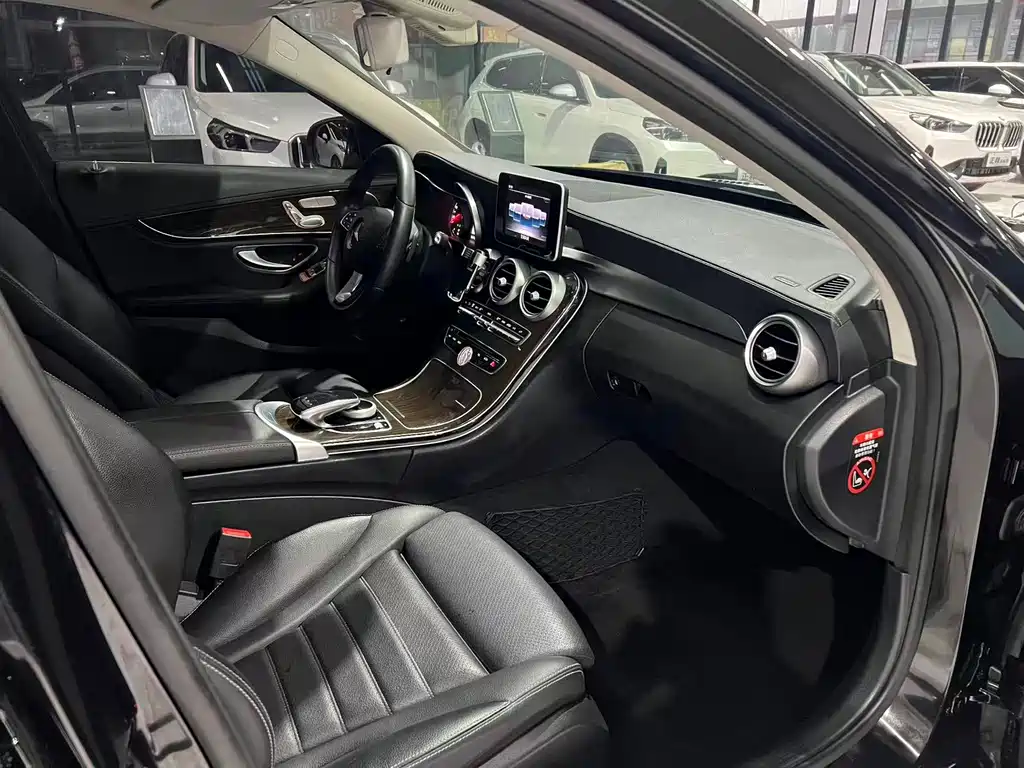 Mercedes-Benz C-Class — миниатюра 8