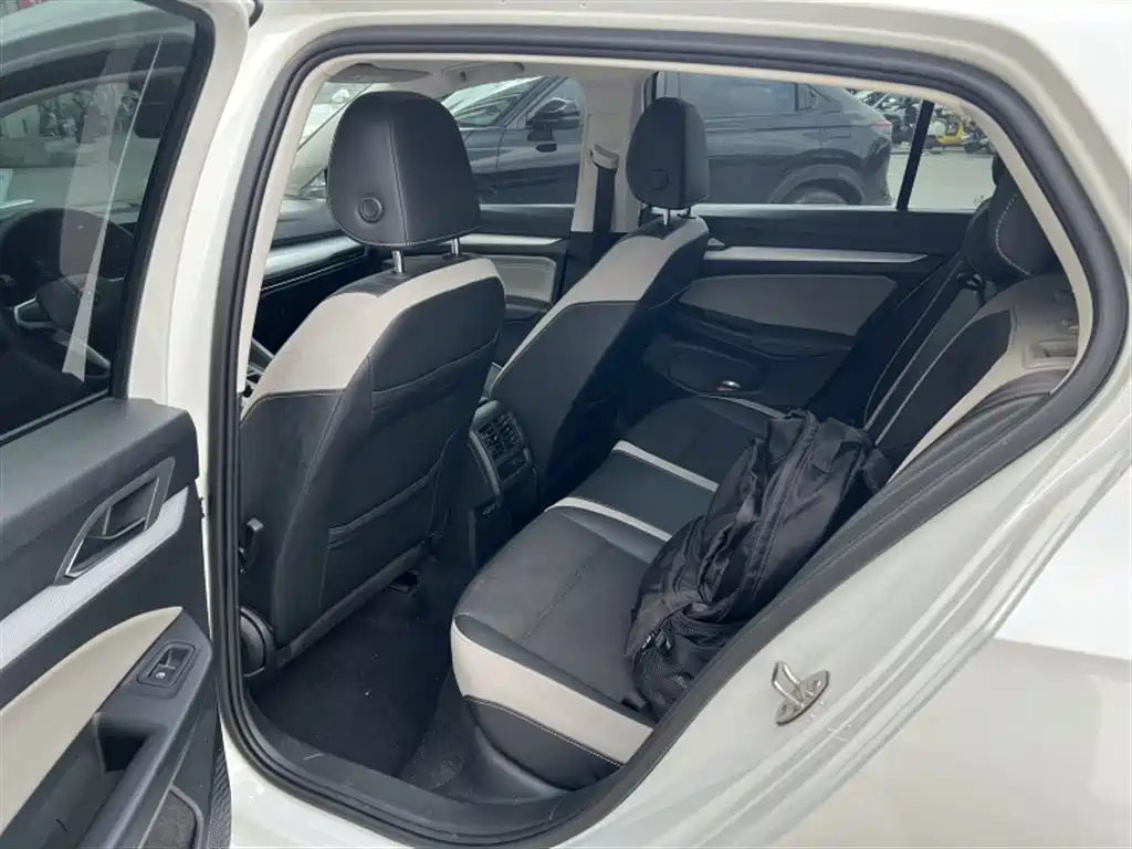 Volkswagen Golf — миниатюра 6