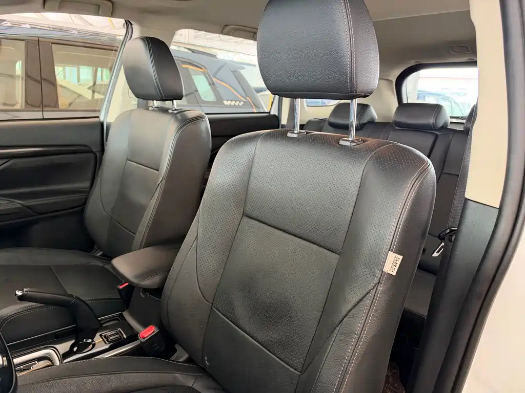 Mitsubishi Outlander — миниатюра 13