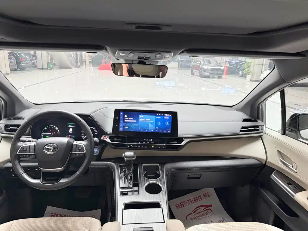Toyota Sienna — миниатюра 13
