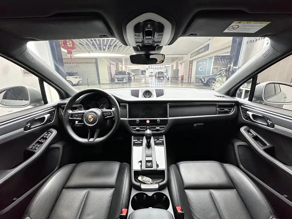 Porsche Macan — миниатюра 9