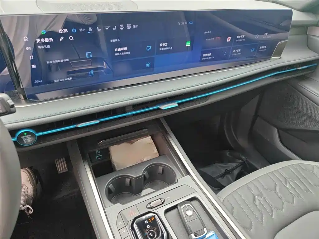 Ford Edge 2023 L 2.0T EcoBoost мест Luxury