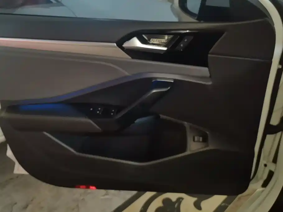 Volkswagen Sagitar 2022 200TSI DSG