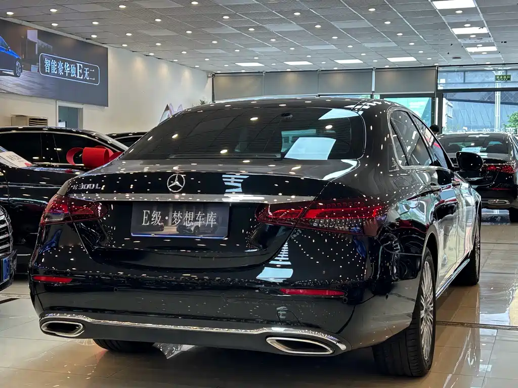Mercedes-Benz E-Class — миниатюра 16