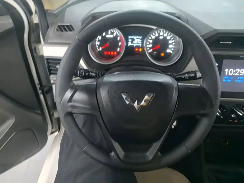 Wuling Hongguang — миниатюра 11