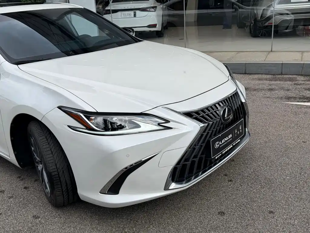 Lexus ES — миниатюра 2