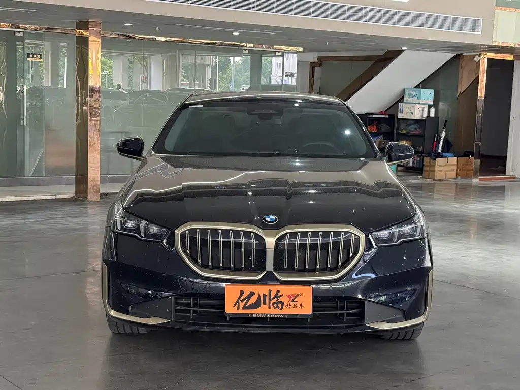 BMW 5 Series — миниатюра 2