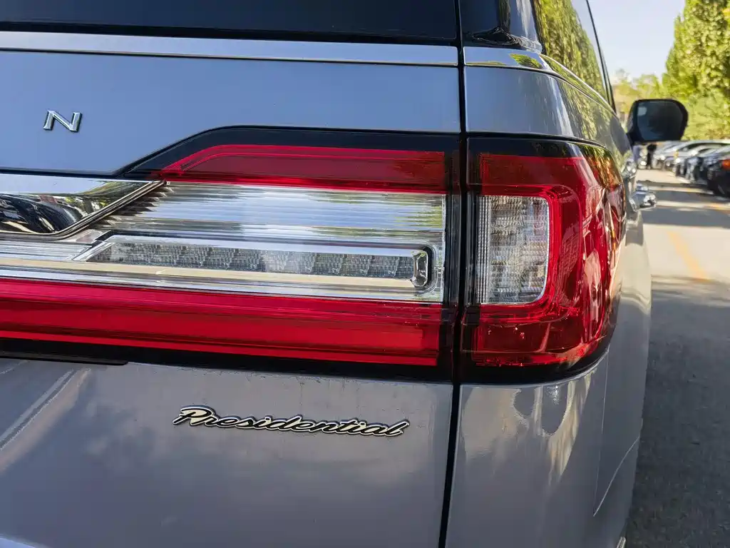 Lincoln Navigator — миниатюра 16
